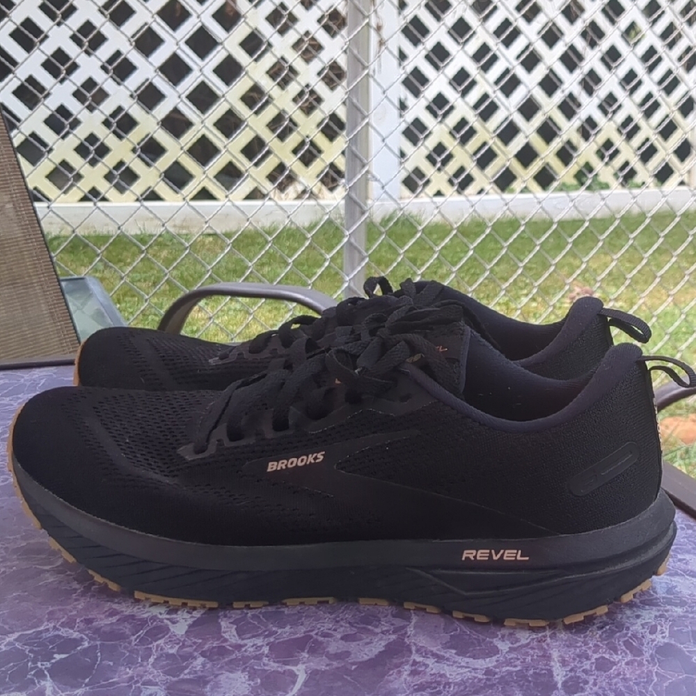 Brooks Men's Black Athletic Shoes